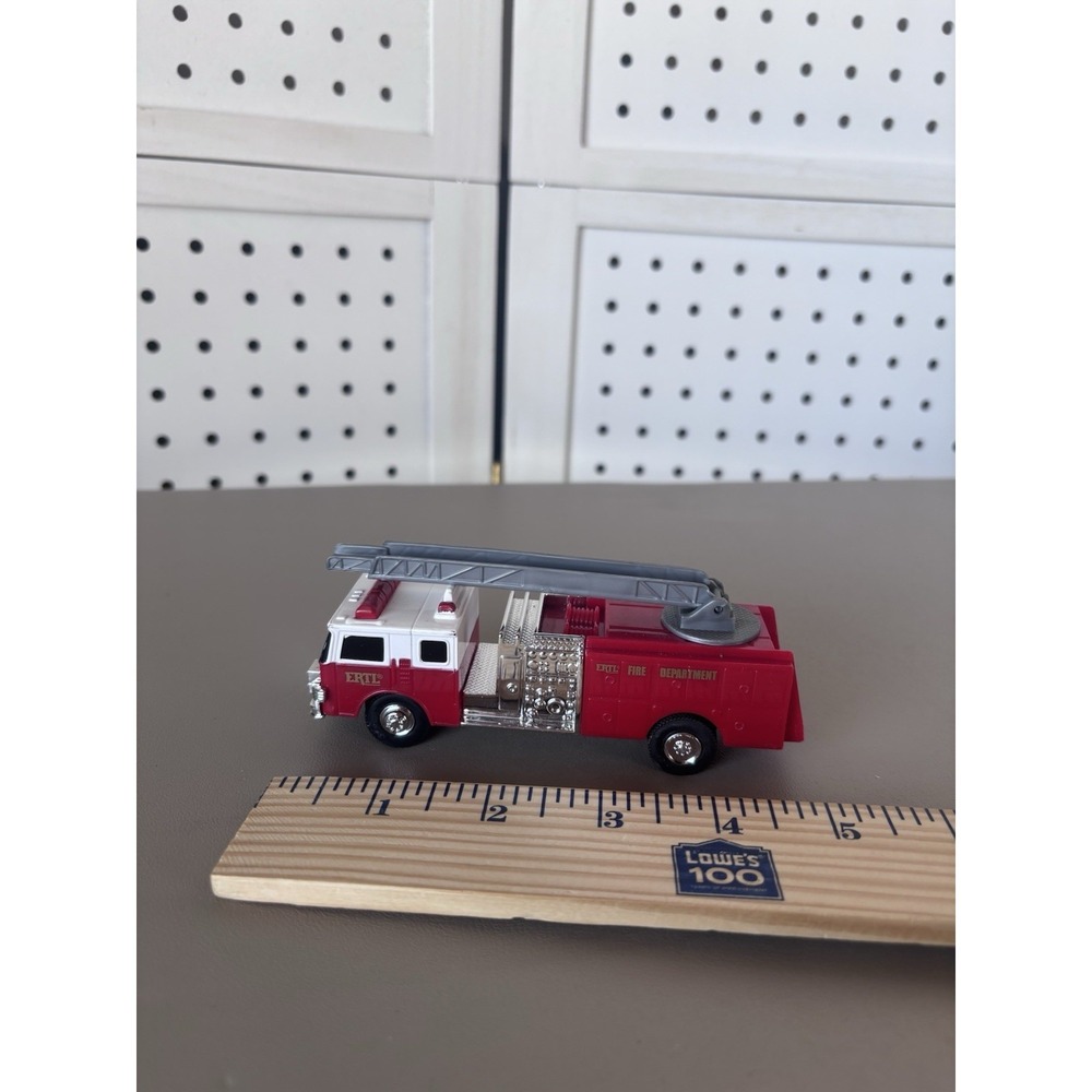 Ertl Fire Department Ladder Truck Engine Emergency Rescue Red Diecast 2020 China